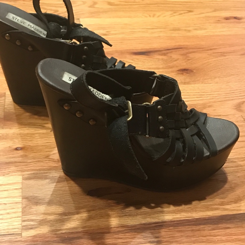 Steve Madden wedges. Not sure make model.
